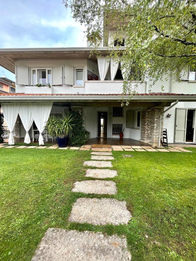 Your Familyapartment In Сирмионе Экстерьер фото